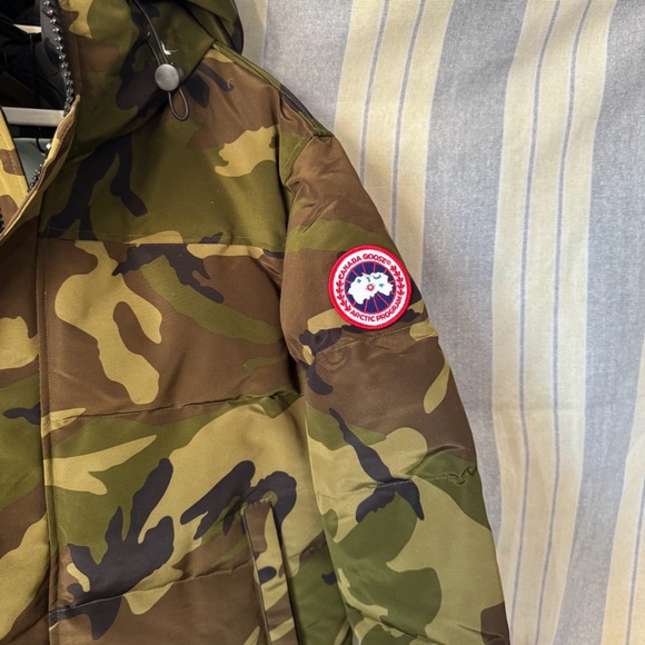 Canada Goose Men's Green Canouflage Puffer Jacket - Picture 3 of 9